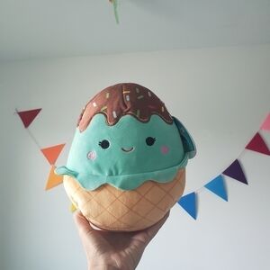SQUISHMALLOWS 2021 sundae maya 8 inch